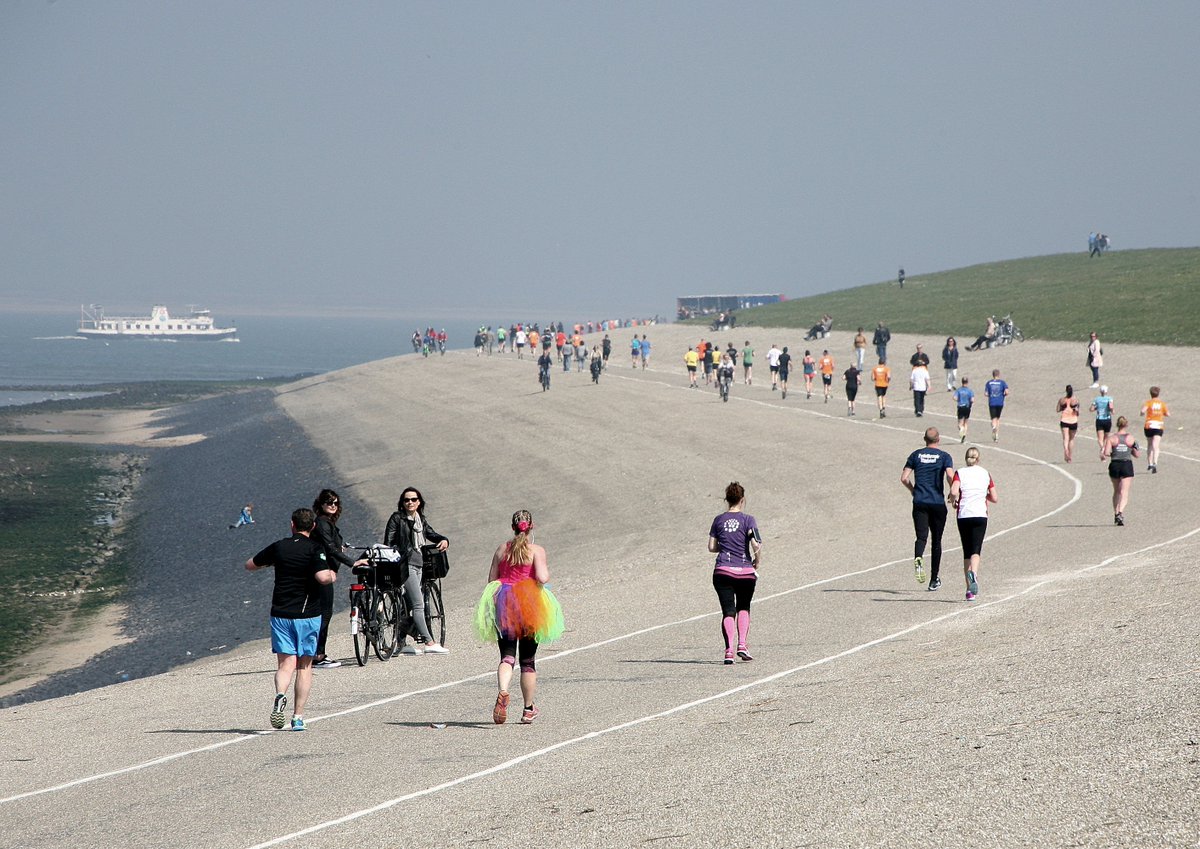 ✔️ Lopen langs Rijksmonumenten
✔️ De grootste gietijzeren vuurtoren van Europa
✔️ Als bonus ren je langs de dijk en zee

Al deze ingrediënten samen vormen de <a href="/HalveDenHelder/">Halve van Den Helder</a>. Ben jij erbij? Inschrijven kan tot en met 17 maart.
bit.ly/2O0Bs8U