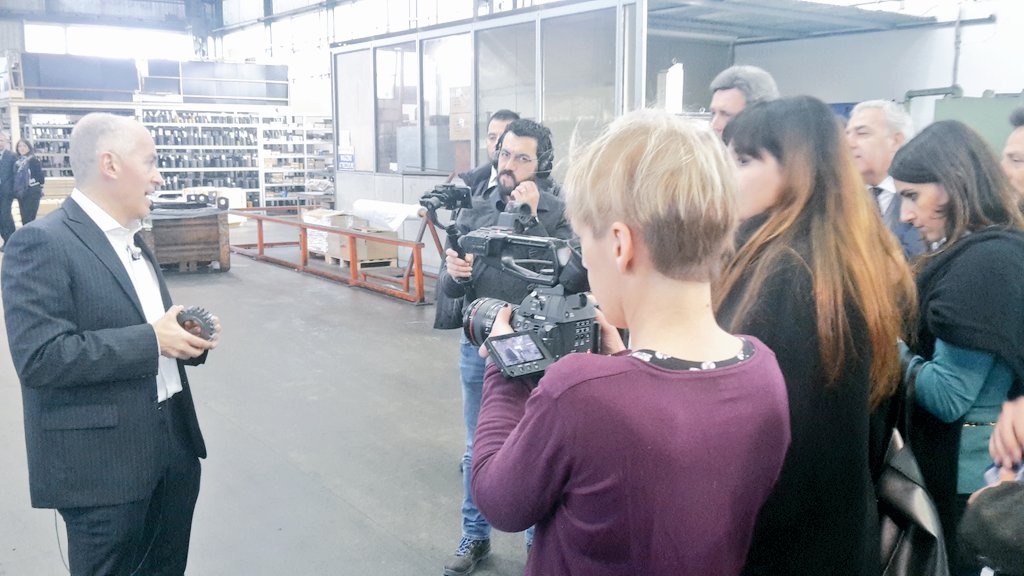 Federmeccanica's tweet photo. "Non solo macchine. Non esiste #tecnologia senza #competenze in grado di gestirla. Sono le Persone la materia prima più importante di un'azienda di successo".La #formazione al centro della strategia #DidimoZanetti oggi protagonista del ns #VirtualTour40 #Ricomincioda4 #Impresa40 https://t.co/uEpwUTDVPd