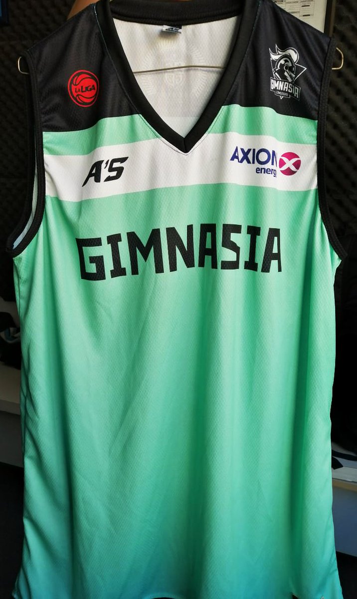 Pasó Martín Villagrán de visita al programa y nos dejó esta hermosa camiseta de <a href="/GyECR/">Gimnasia Comodoro</a> para sortear. 

¿La querés? Tenés que: 
1️⃣ Seguí la cuenta de <a href="/3x3ucu/">3x3 Radio</a> 
2️⃣ Dar RT a la publicación
3️⃣ Comentar con el hashtag #QuieroLaCamiseta 

Se va el VIERNES 15 de Marzo.
