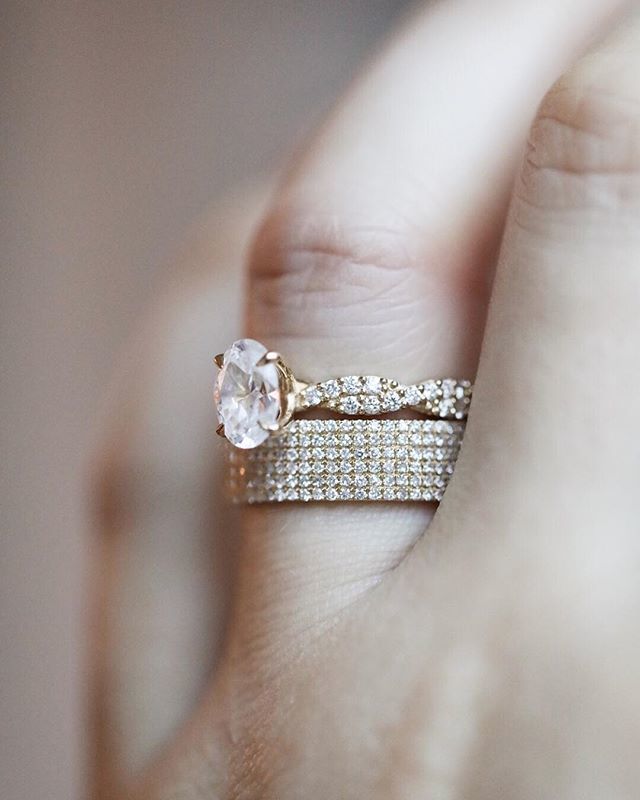 The abigail engagement ring and the diamond cigar band give us a look of never-ending diamonds!! Tap to shop!
.
.
.
.
.
. #ctwf #considerthewldflwrs #wldflwrink #vsco #vscocam #bridal #bride #engaged #engagement #ring #diamond #gold #custom #love #instag… ift.tt/2TuwyH2