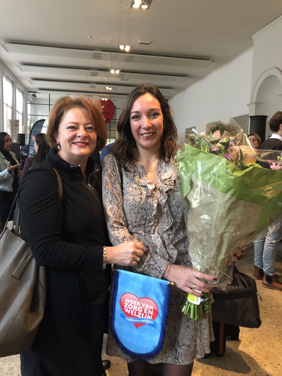 Wat een bijzondere dag: onze eigen Jovanka stond vandaag op het bordes bij Paleis Soestdijk, voor de Week van Zorg en Welzijn! Wegens onze deelname aan het filmpje, waarin het bijzondere werk in de zorg in beeld wordt gebracht, waren we vandaag bij de officiele lancering! 🎉 💙