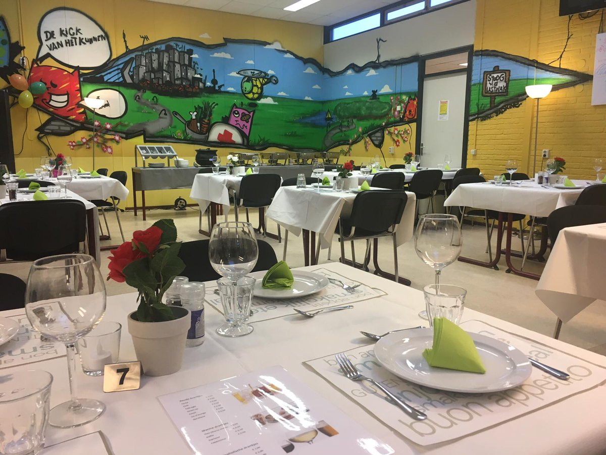 amenyo's tweet photo. Donderdag 14 maart is weer onze restaurant-avond @Zadkine Startcollege (Dakotaweg 71). Dit keer SURINAAMS eten 😎. Leuke sfeer en heerlijk eten voor maar €7,50. De inloop is om 17:00 en om 17:30 staan de gerechten klaar.
Reserveer snel u plekje. ✉️ M.Kok@zadkine.nl https://t.co/DdzXy4tRPv