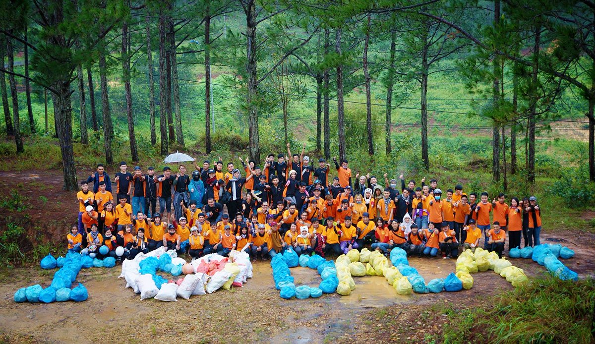 Having lived for a short period of time in #DaLat, #Vietnam - I am personally touched by this, this is so amazing. We are so happy to see the youth involvement to make the earth a #Trashfree place. This has made our #Monday morning! #trashtag #trashtagchallenge