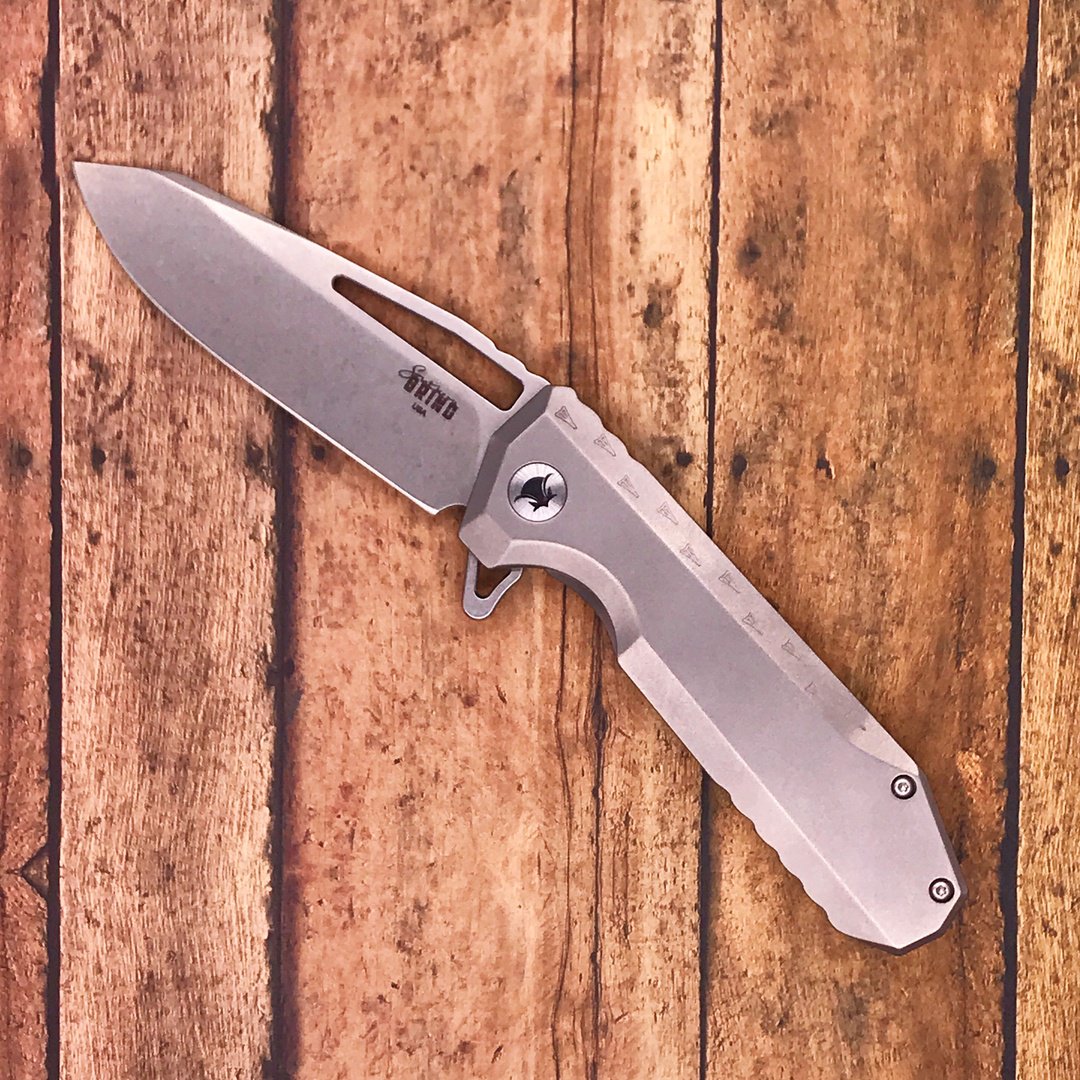 goinggear's tweet photo. Sleek. Accessible. Concealable. Perfect for EDC. Shop folding knives here ➡️ https://t.co/YJo4gEKrNc #foldingknives #edc https://t.co/xNLcty2bo8