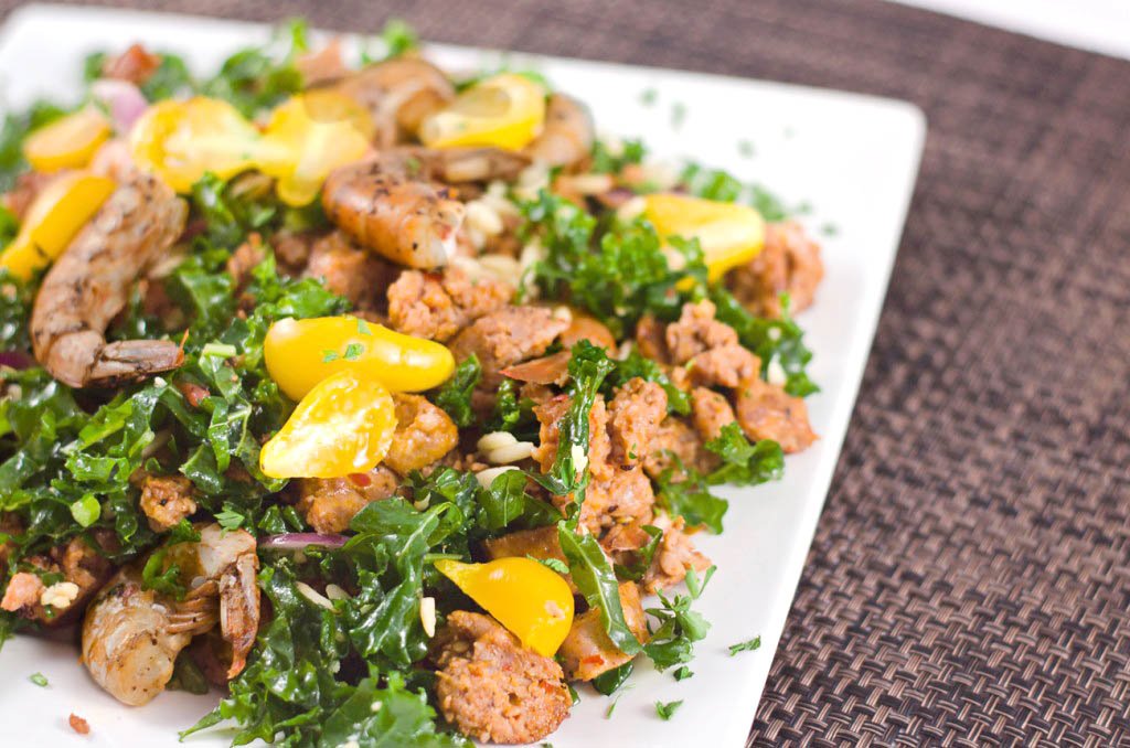 BoulderSausage's tweet image. Yellow tomatoes make this salad bright and cheery, but it's the combination of savory Italian Sausage and scrumptious shrimp that really steals the show!

ow.ly/FLui50mzrRa

#BoulderSausage #SurfNTurf #FreshAndSimple #SuperSalad #GlutenFree #Healthy Recipe