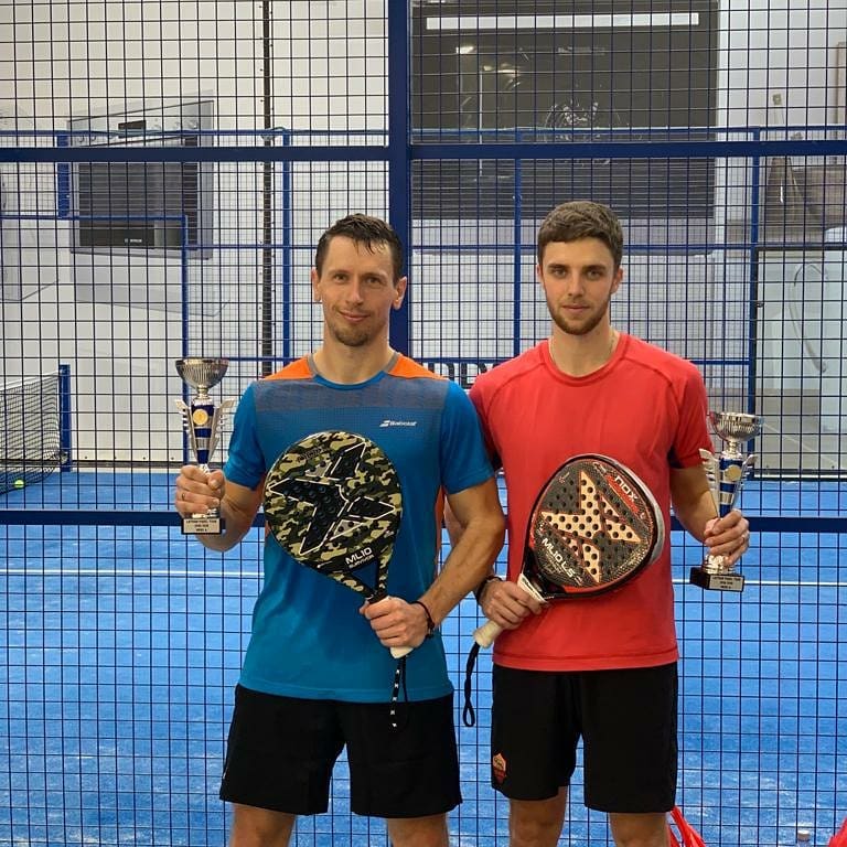 noxpadel's tweet photo. Los lunes con buenas noticias son menos lunes. Milena Rojas y @NoaCanovas campeonas del bronce en el Cercle Sabadellés y nuestros internacionales Algirdas Draugelis y Titas Mikelevicius campeones de Letonia ¡Enhorabuena! Congratulations!
#TeamNOXJr #TeamNOX 🙌👏👌! https://t.co/JQ4ZU6ce5b