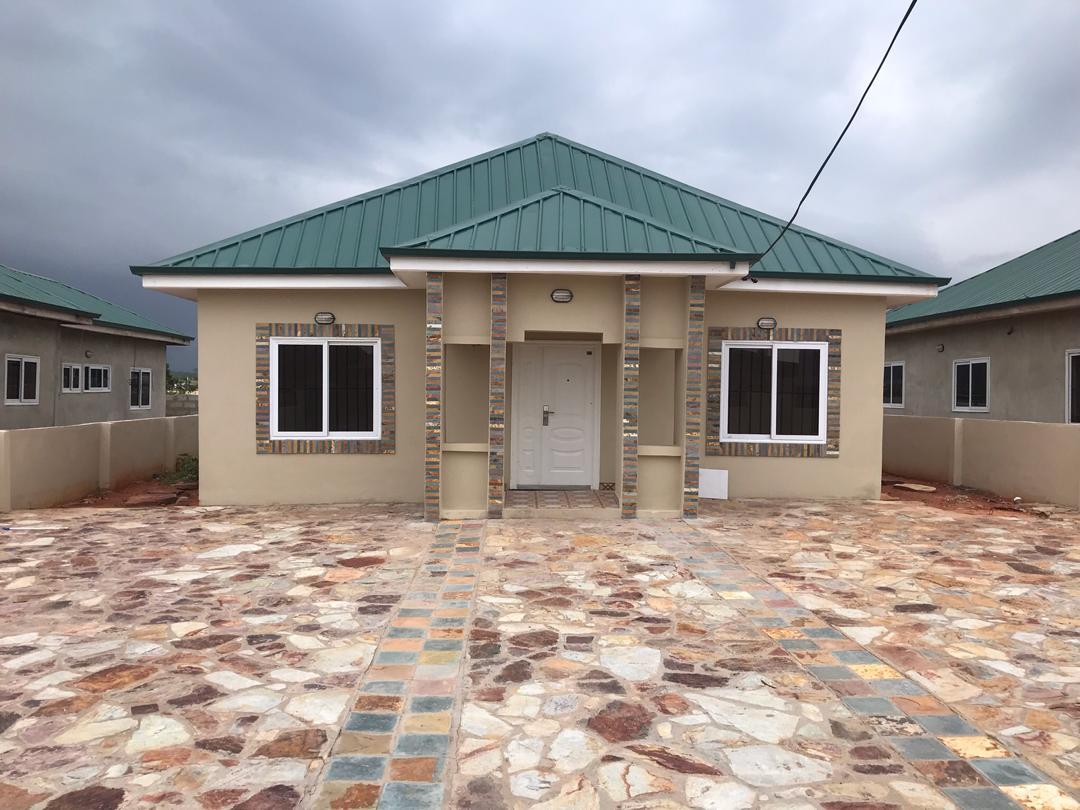 KelvinSamOsei's tweet photo. JABIRG LLCEXECUTIVE THREE(3)BEDROOM SELF COMPOUND HOUSE AVAILABLE 4 RENT AT LAKESIDE ESTATE*
**SPACIOUS COMPOUND 
**INBUILT WARDROBES 
**NICE WASHROOMS 
**SPACIOUS HALL
**NICE DINNING AREA 
**FITTED KITCHEN 
**NICE ENVIRONMENT 
 *GHC1700 A MONTH*Call or whatapp 0244475036 https://t.co/wfJClLJzVI