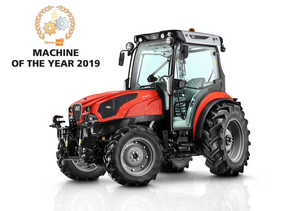 TracMag's tweet photo. L’innovazione #SAME è stata protagonista al SIMA @sima_paris: il Frutteto CVT ActiveSteer ha vinto il premio "Machine of the Year" nella categoria dei #trattori specializzati 👉🏻 https://t.co/Bkia3XSgHO
#SDF #SIMA2019 #SIMA #MOTY2019 #MachineOfTheYear2019 #tractors #TracMag https://t.co/zfJaz8uBnP