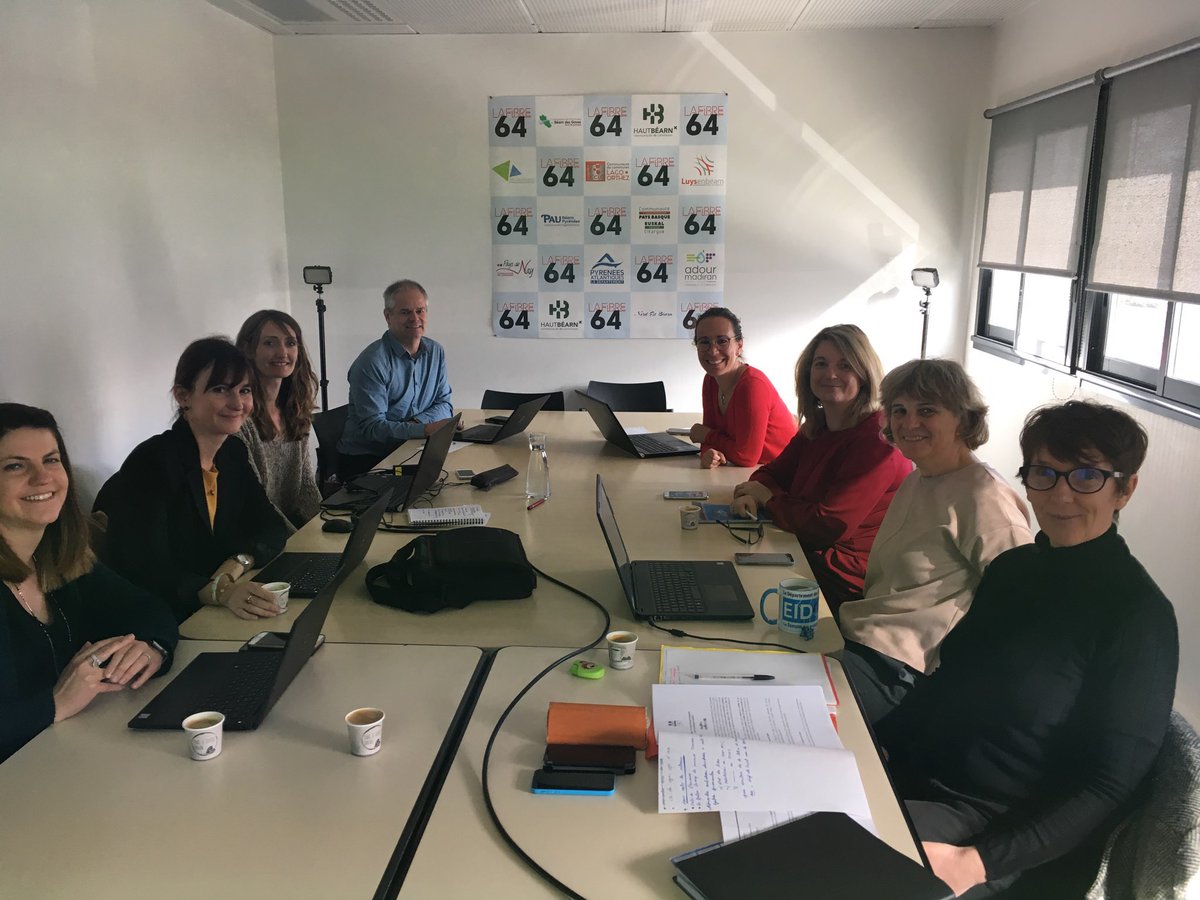 [Fibre64] Le Dpt et la Fibre64 reçoivent le @SICOVAL31 (également territoire labellisé par l'Etat en février 2019) et le Dpt @hautegaronne pr échanger sur leurs démarches inclusion numérique 
Merci la @SoNum qui a permis cette rencontre #fibre64 #tani
