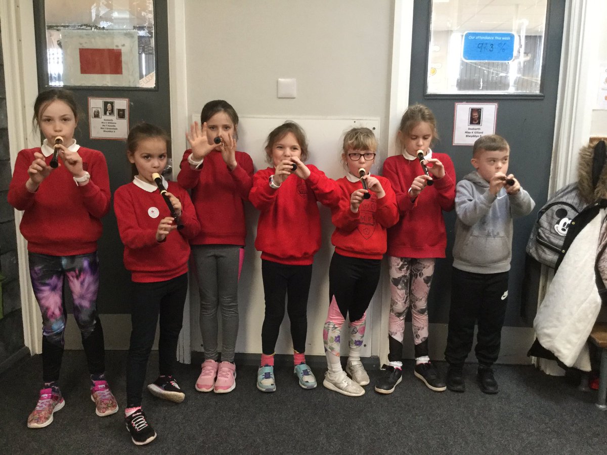 Year 3 are learning hot cross buns with <a href="/UpbeatSusie/">UpbeatSusie</a> #MPPSY4