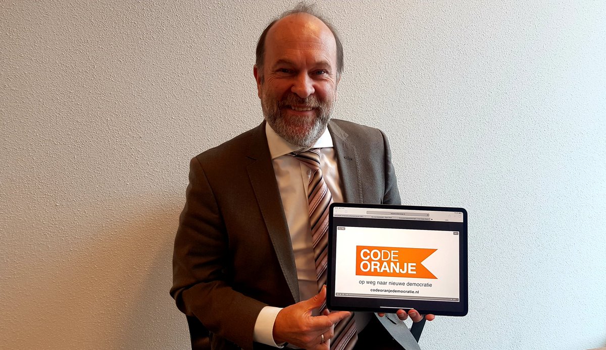 Arthur_Dallau's tweet photo. .@Code__Oranje &amp; Vaardam op weg naar een strategische alliantie. 

De eerste virtuele gemeente van Nederland vraagt ook om andere vormen van democratie. Mooi gesprek met @BertBlase, als trekker van https://t.co/00uURaLdeY. Stem jij op 20 maart op Code Oranje? #SamenMeerImpact https://t.co/IBAmv1uOMX