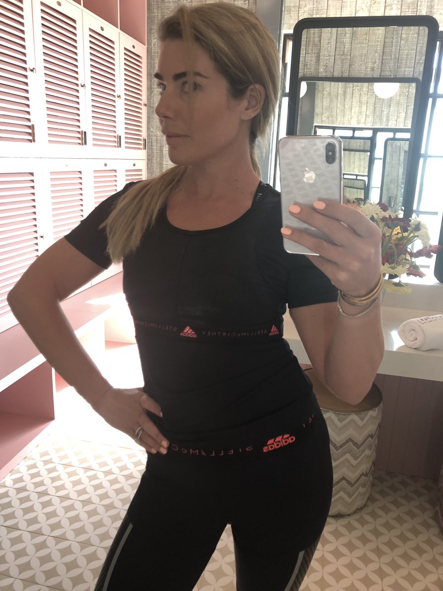 CarolynRadford's tweet image. Mondays are for fresh starts! 💪⚽️🙌 #letsdothis #projectpromotion 💛💙 @mansfieldtownfc @StellaMcCartney @adidas