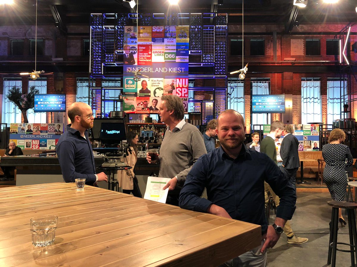 .<a href="/peterkerris/">Peter Kerris</a> bij het <a href="/nos/">NOS</a> debat #nederlandkiest:

De #Pvda wil investeren in:
- Woningbouw
- kleine scholen openhouden
- en een buffer voor de crisis, zodat we zeker zijn:
👉van een betaalbaar huis.
👉 een school in de buurt
👉 een eerlijke toekomst. 
Voor iedereen. #ps2019