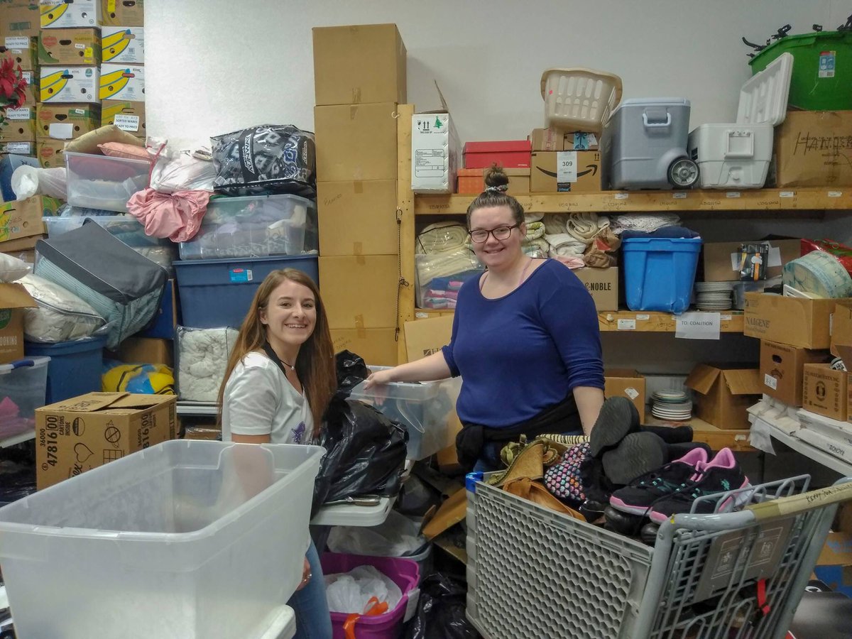 FSWCollege's tweet photo. #FSWStudents volunteered at the Fabulous Finds Re-Sale Shop earlier this month. They sorted donated items for sale at the store, which gives 100% of its net proceeds to the Charlotte County Homeless Coalition. #FSWServes https://t.co/Wf4q2aHpSm