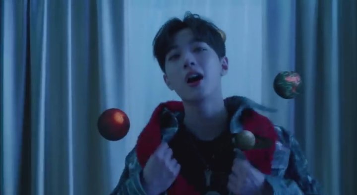 Anna_Frieren's tweet image. #CUBEENT back at it again with red &amp;amp; blue, I smell conspiracy 👀 #CUBEFAM #우석x관린 #WOOSEOKXKUANLIN_9801 #WOOSEOKXKUANLIN