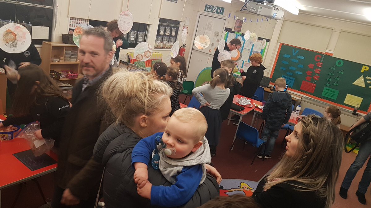 Thanks so much to all the @daviotprimary parents for coming to our STEM evening. Amazing turnout! 
#LearnersAsLeaders #ThisIsHighland  #MillburnASG_STEM 
@makeymakey @BBCmicrobit @UHISTEM  @SSERCprimary