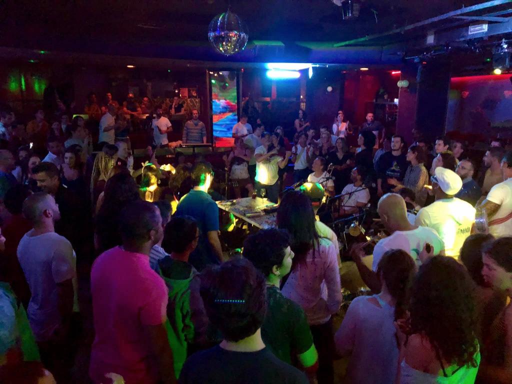 SambayMas's tweet photo. La mejor roda de samba de Madrid #sambayalgomas
#vivaosamba #naodeixeosambamorrer #sambaepagode #vivaamusica #amusicaévida #aquitemsamba #sambanopé#brasileirasemmadrid #brasileiros #brasileiras #brasileirosporai #brasileirosnaespanha #espanhaparabrasileiros #morarnaespanha https://t.co/hNQfIWrVng