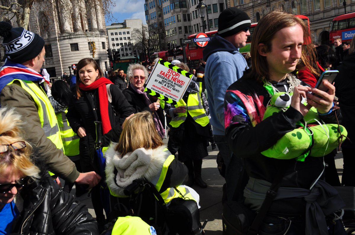 CaptainBlood19's tweet photo. 🇬🇧❤️ 09/03/2019 #YellowVestUK together we make our voices heard, together we march for freedom and democracy, together we march for our rights and for true justice. #BREXIT.❤️🇬🇧

#leave_EU #yellowvests #wtobrexit #WorldTradeBrexit #letsgowto #leave #MarchToLeave https://t.co/McNhxbPG4J