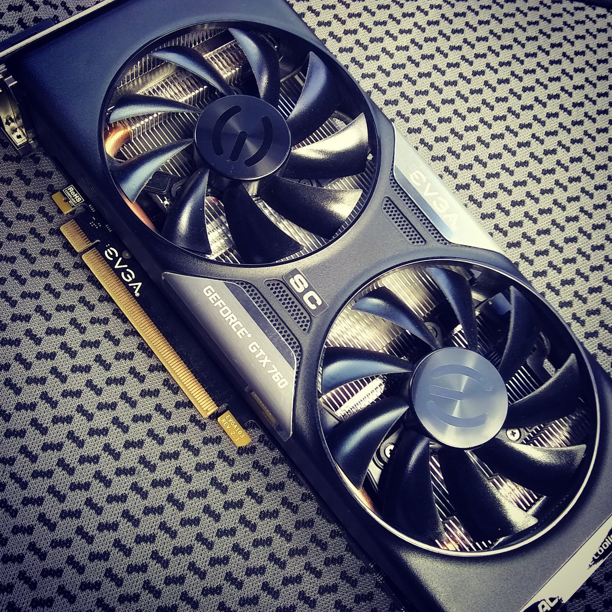 DDCustomMods's tweet photo. 😈 GPU upgrade for #MomsMod !  Now I need to make the custom cables for it!

EVGA GTX 760 SC ACX

#PCMR #PCGaming #Gaming #GPU #GraphicsCard #EVGA #Upgrade https://t.co/MC4Mx0m6Y9