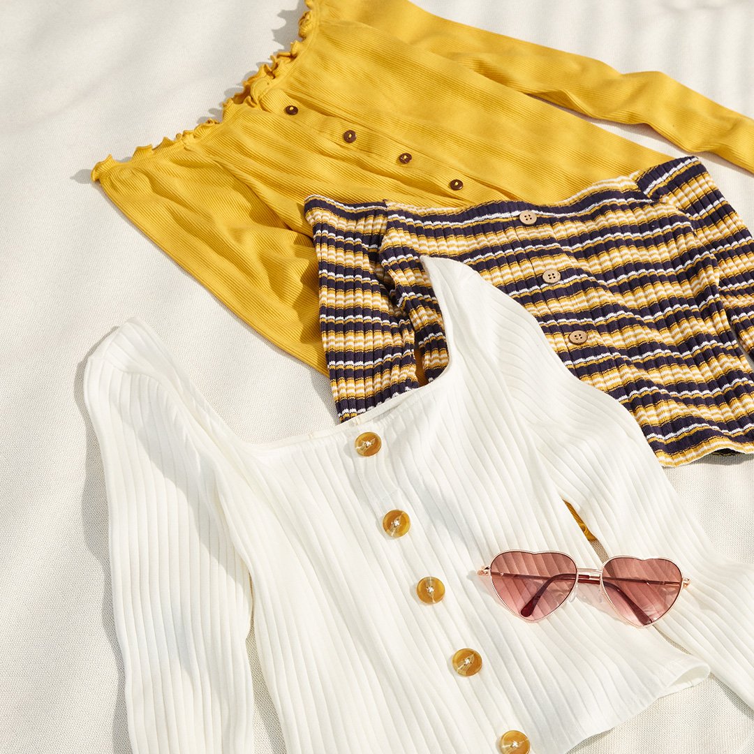 rue21's tweet photo. Monday must have? A fun &amp; flirty button front top 😍 #topootd #topinspo #mondaymusthave https://t.co/11YosHvYAq https://t.co/jXPYjpYwok
