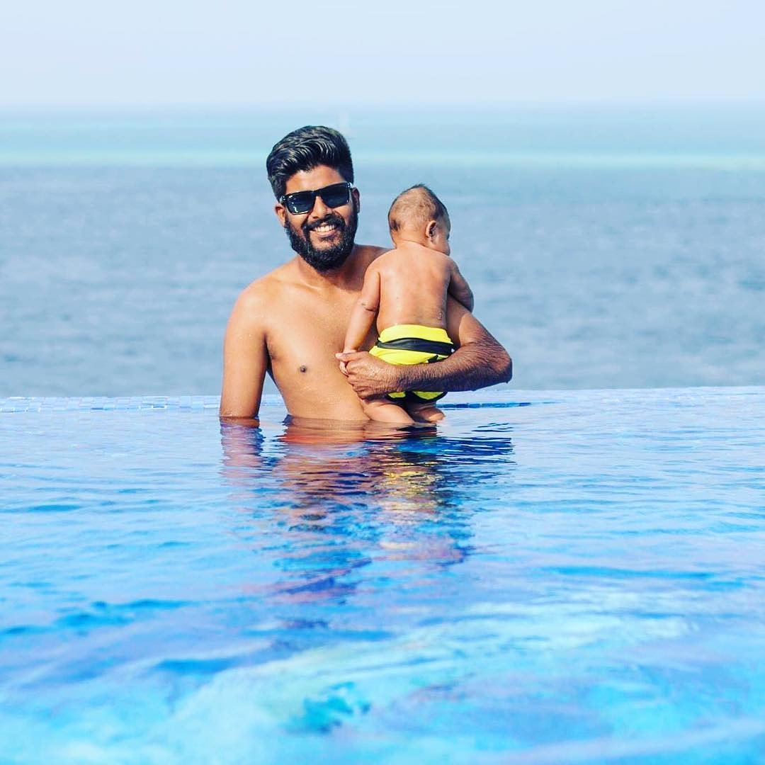 seasonparadise_'s tweet image. You are only one swim away from a good mood 😎
Photo credit: @akeymaldives 
#seasoninfinity #bucketlist #zeroedge #vacation #indianocean #tropics #infinitypool #Thulusdhoo #island #travel #hotel #Maldives