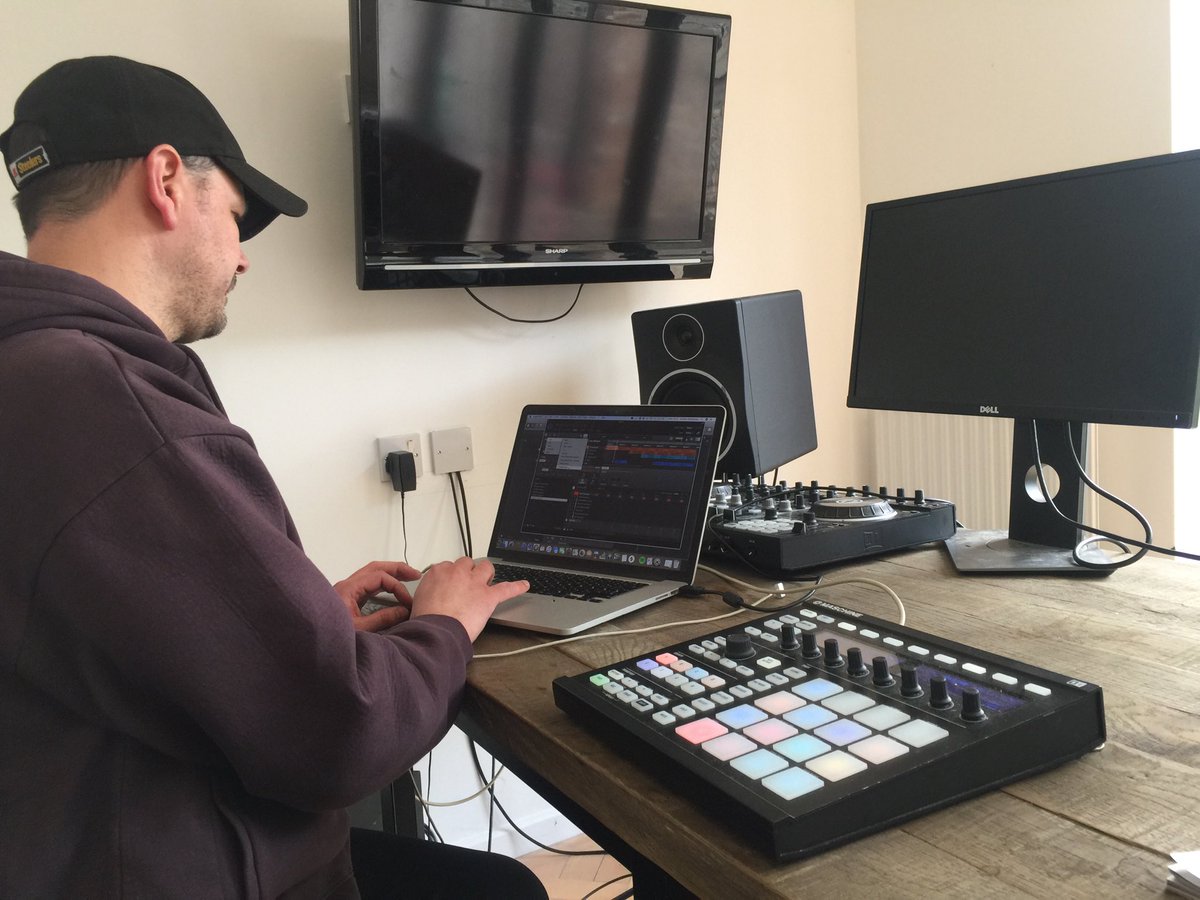 jonsutton22's tweet image. Back in the studio! Had a great writing session today with Andy Winstanley from hush hush recordings.