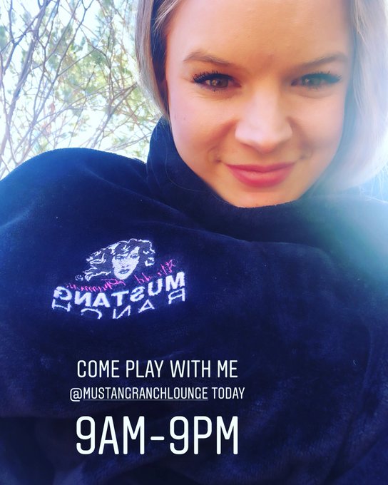 Having a bad case of the Mondays? Let me help! @TheMustangRanch https://t.co/K5ZuIKD26k<a href="/tag/cowgirls"class="tags"><span>#cowgirls</span></a>