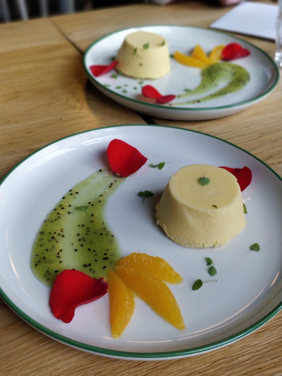 De laatste gang... het dessert. Proeve van bekwaamheid voor koks mbo niveau 2  <a href="/ColourKitchen/">The Colour Kitchen</a> Utrecht ism <a href="/SVO_Opleidingen/">SVOvakopleiding food</a> #nosocialwaste