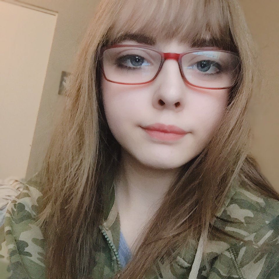 BrantfordPolice's tweet photo. MISSING PERSON - Shaeylae FORD-BANKS who goes by EMMA is a 14 y.o female who was last seen this morning around 5:30 a.m. on North Park St.  Described as 5'2", 108lbs with a slim build, long blonde hair and blue eyes.  She maybe with an unknown male.  https://t.co/T4rD2oQVrw https://t.co/Xa6frmeUf9
