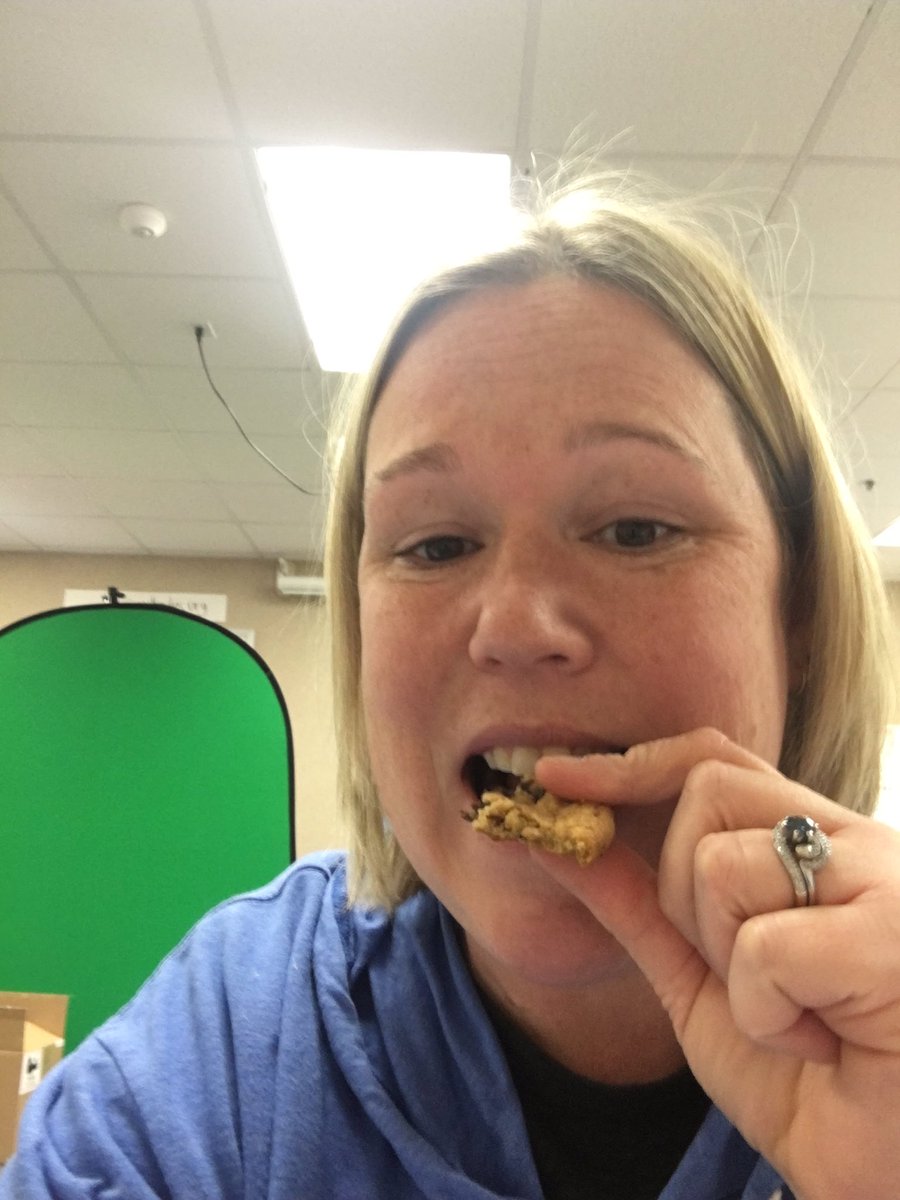 Techonashelf's tweet image. Don’t worry @MPS_Reagan I’m breaking in your new computers with a food test!
Thanks for including Technology as a honorary staff member and feeding us.  You know us well #willworkforfood