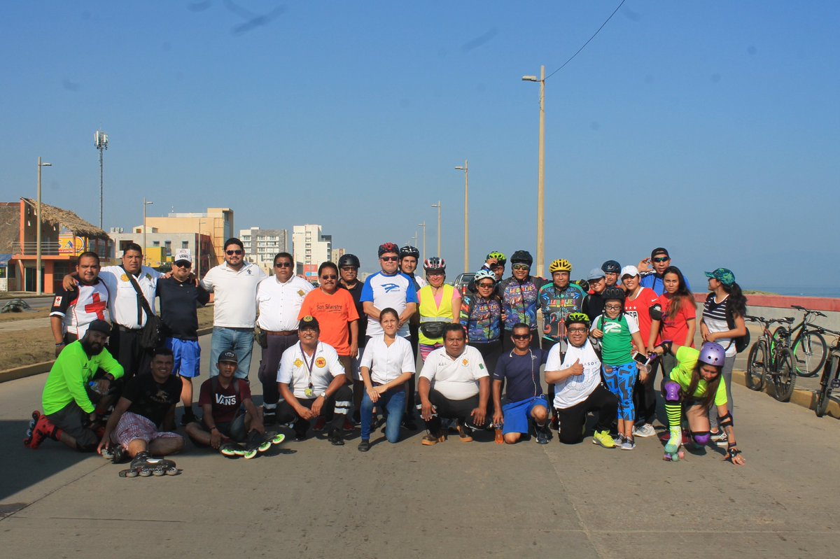 ViceCoatza's tweet photo. Agradecemos la participación en la #RodadaUV en Coatzacoalcos: "Por la salud,el deporte y la sustentabilidad".
¡Promovamos el cuidado de la salud!
¡Enhorabuena!
@carloslamothe
@LuzioUV
@DeporteUV
@CoSustenta https://t.co/mWrVeNgmk7