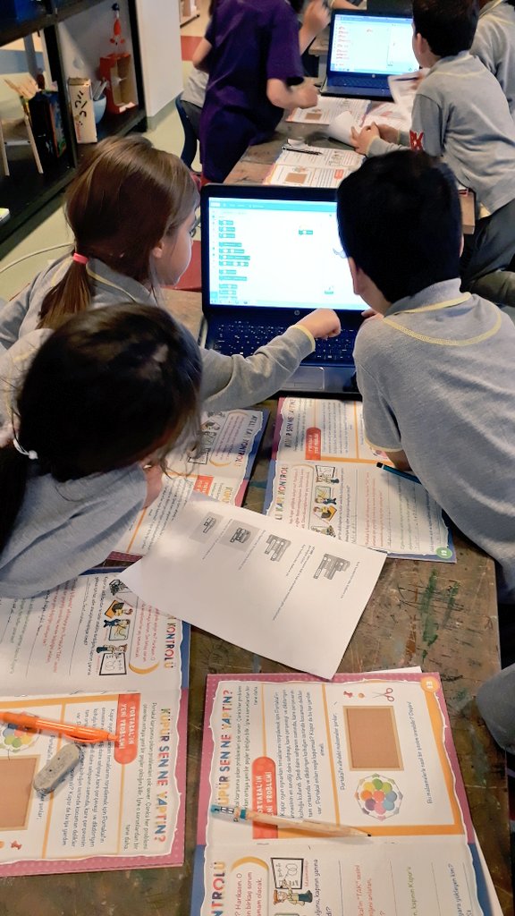 Vadi_STEMCENTER's tweet image. #Küpür kapıya geldiğinde akıllı kapı #Küpür’ü nasıl tanıyacak? Çözümü bulup,kodları yazıyoruz.#scratch3 @SencerCorlu