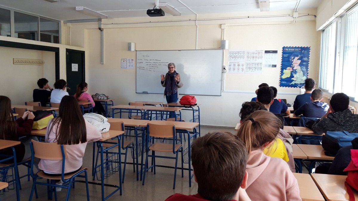 cimestepa's tweet photo. El CIM a partir de hoy   imparte el taller de coeducación "Mirando con lupa". Dirigido a 4°ESO del IES Ostippo. @cimestepa @IAMJunta https://t.co/pJJl8d1kNl