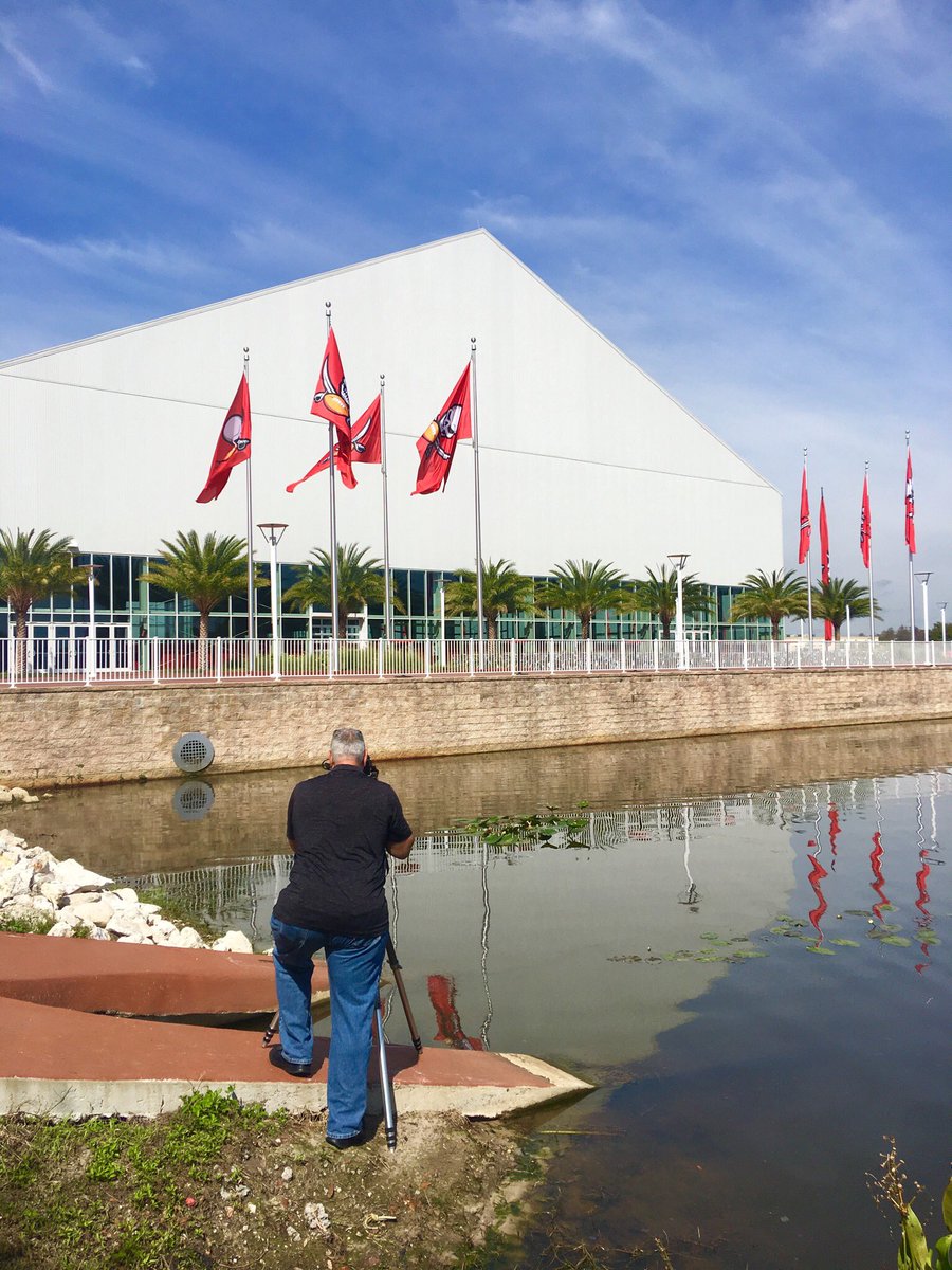 wagnermurrayCLT's tweet photo. On site today at @Buccaneers training facility with #RVDphotography. Going great lengths to get that perfect 📸 shot!
#wagnermurray #architecturephotography #adventhealthtrainingcenter https://t.co/38rK6lxoKD