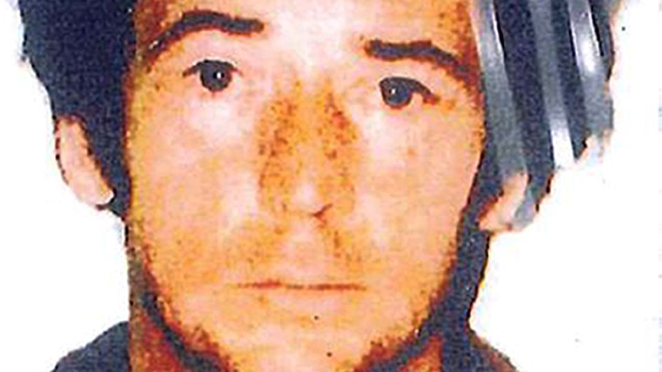Clyde1News's tweet photo. Two stories dominate the news this evening:
First - a teenager's been stabbed in #Shawlands and another arrested after a fight broke out at lunchtime
And one of Scotland's most notorious killers #AngusSinclair has died in prison
More at 5...📻 👇
https://t.co/7oUWoBwdG4 https://t.co/OrFAgnq998
