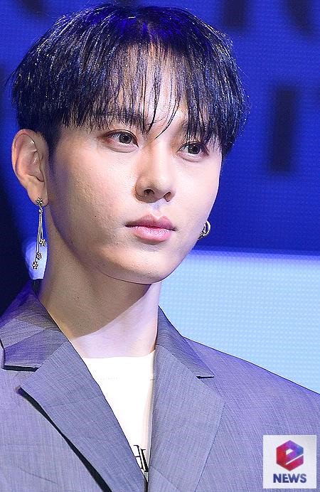piratekingeight's tweet image. [#INFO] Notícias anteriores também revelou outro nome com "Yong", envolvido no chat em grupo. A #AroundUs negou a notícia de que #YongJunHyung estaria envolvido no chat. 

"Junhyung nunca se juntou ao chat  e não tem nada a ver com isso" entertain.naver.com/now/read?oid=4… 
-Kimjin