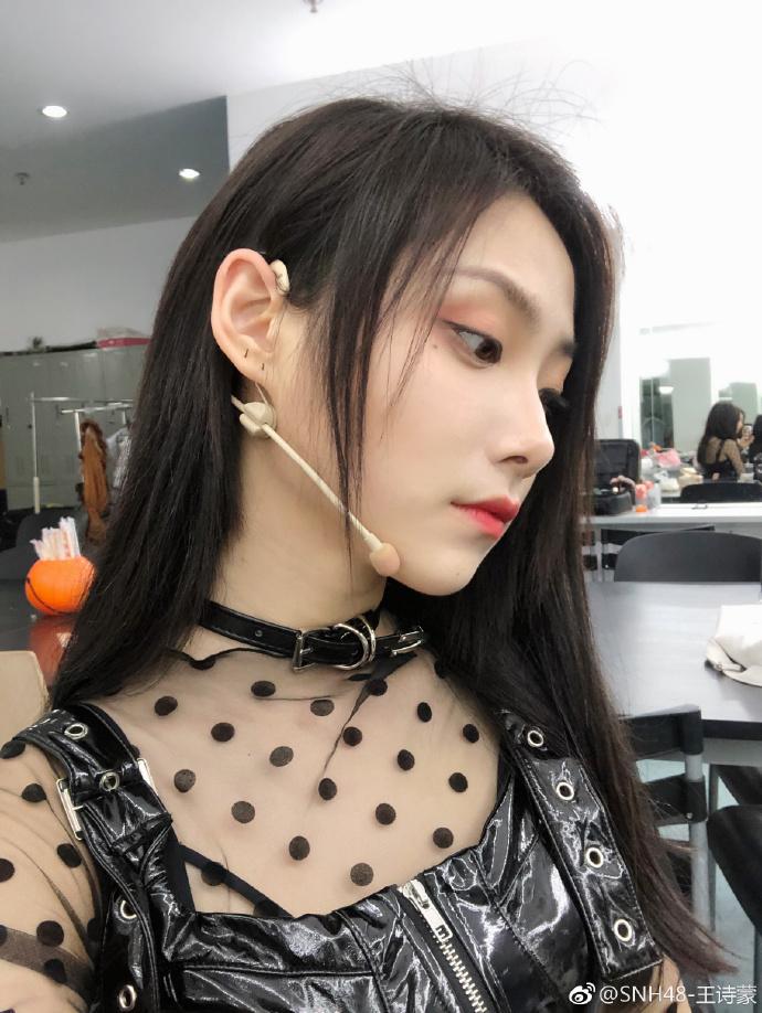 WANGSHlMENG's tweet photo. long hair... pretty https://t.co/9CtuOOGVtv