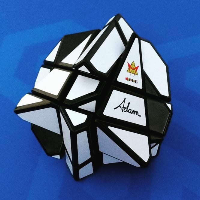 QBAndo_yt's tweet photo. Uno de los clásicos de cualquier colección en una de las configuraciones que más me gustan: negro con pegatinas blancas. Qué puedo estar preparando con este cubo? #mefferts #ghostcube https://t.co/KXH1BlstTv