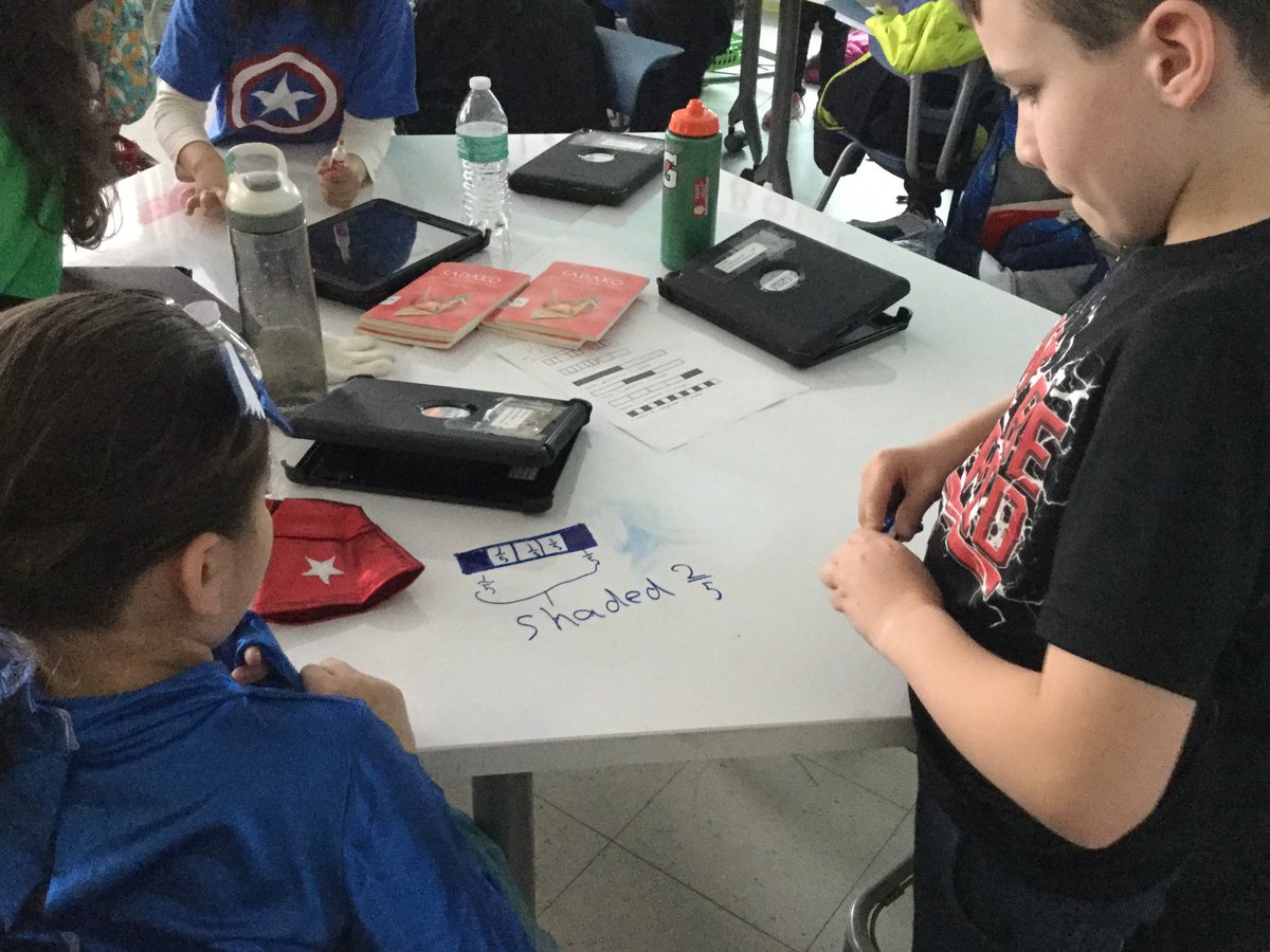 MrsFabiitti's tweet image. Working in teams to show what we know about fractions! ⁦@MrsRodr1guez⁩ #FractionsAreFun