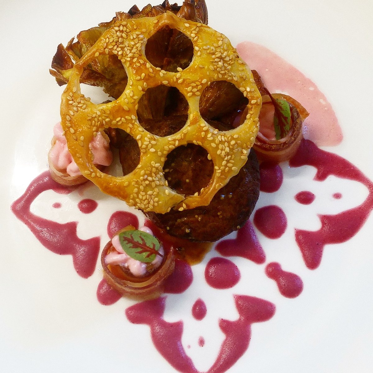 LaConsiglieria's tweet photo. .@landoffacts - 

...anteprima! #ristorante #Anticacasinadicaccia @guideMichelinFR @VilladiPiazzano #Wellington #tartare #astice e per finire #aspic di frutti di bosco! #rotolo #aspassocon #chef #MarcoLeonelli 
#Cortona

@anboemo @Barbaga3Gaetano @ilgastronauta @amazing_italia https://t.co/SdsTi0QavO