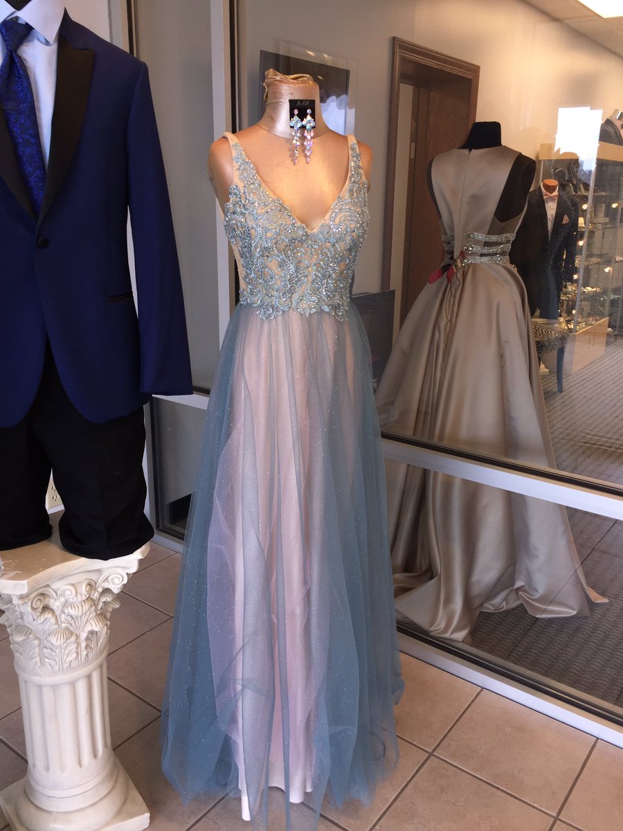 Jillians4's tweet photo. Can you believe all these dresses and more are all in stock right now?! Come in and check them out 💜 https://t.co/1OfgaG1LQs