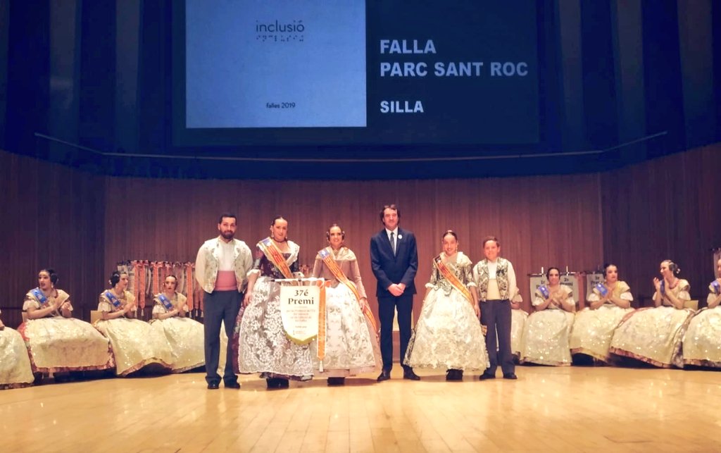 FallaP_SantRoc's tweet photo. Estimar i cuidar la llengua ha de ser un objectiu principal de totes les comissions, nosaltres ho tenim clar. Aquest premi és un clar exemple. Enhorabona a tota la comissió!!! #PremisLlibretFallesGVA https://t.co/nLJptzRxlR
