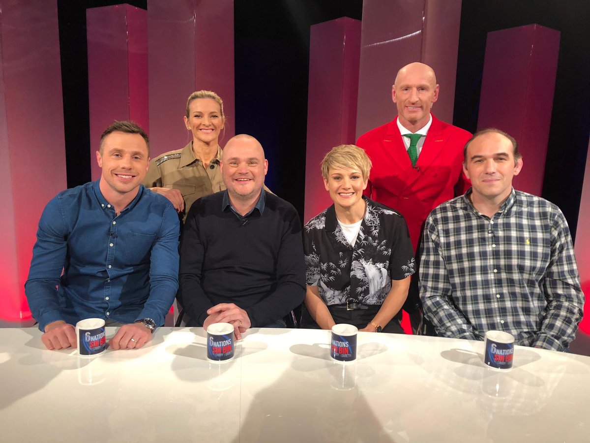 PhilipaTuttiett's tweet image. Had so much fun on the @BBCWales #SinBin lovely to meet @GabbyLogan @gareththomas14 @almurray @TommyBowe14 &amp;amp; Rob Sidoli. Out Thursday 7pm BBCWales #SixNations #ComOnWales #earphones 😂