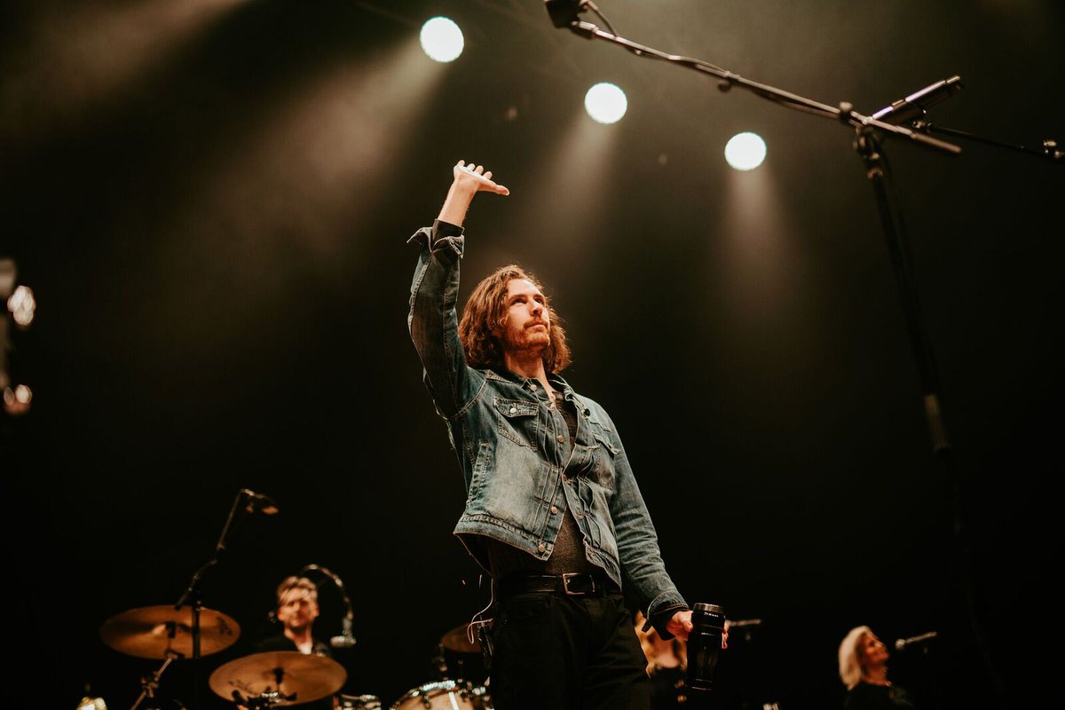 Hozier's tweet photo. Thank you so much to everyone who came to see us in Buffalo and raising the roof, making yesterday's celebration that much sweeter. https://t.co/7qJ3h3Cpjp