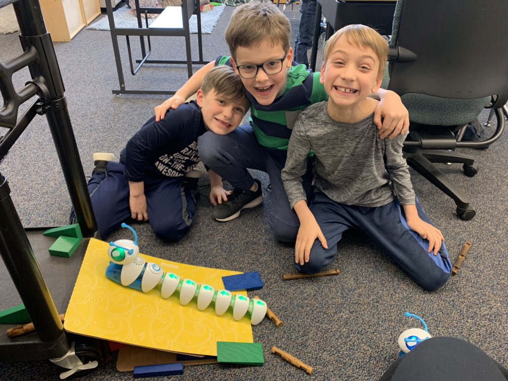 techlehde's tweet photo. When the internet is down, we ALL get creative! @LadueSchools https://t.co/qIEfay4L6S