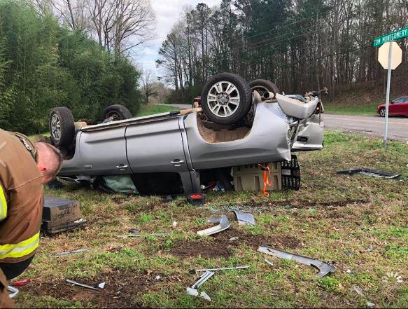 Gunner_Kennels's tweet photo. Wow. Yesterday, Spencer &amp; his family were in a rollover accident in their Toyota Tundra with their 2 dogs, Tuck (a lab) &amp; Si (a yorkipoo). Here's what happened: https://t.co/BTEYDcLp0C https://t.co/HOdXp3bI0q