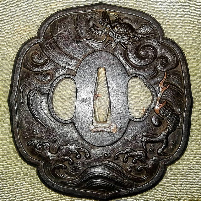 SamuraiKIX's tweet image. お師匠樣より宝物をお預りしました。#戸山流 #全日本抜刀道連盟 #鍔 #龍 dlvr.it/R0cdGs