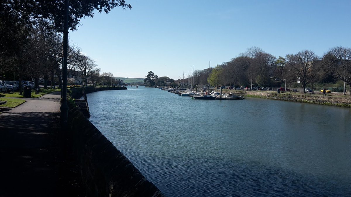 Kingsbridge Estuary is the perfect paddle-boarding spot! <a href="/kingsbridgeinfo/">HelloKingsbridge</a>