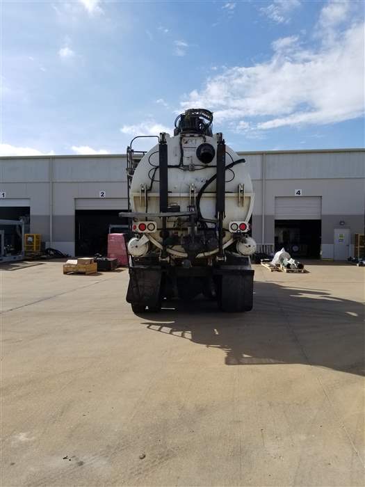 fssolutionsgrp's tweet photo. Used Truck of the Week | @guzzlermfg Classic @KenworthTruckCo T800

For more information, click the link below or contact John Stafford at 815-341-3512 or jstafford@guzzler.com. 

https://t.co/XTCSAfHmTZ https://t.co/aKzwCPhFVN