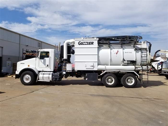 fssolutionsgrp's tweet photo. Used Truck of the Week | @guzzlermfg Classic @KenworthTruckCo T800

For more information, click the link below or contact John Stafford at 815-341-3512 or jstafford@guzzler.com. 

https://t.co/XTCSAfHmTZ https://t.co/aKzwCPhFVN